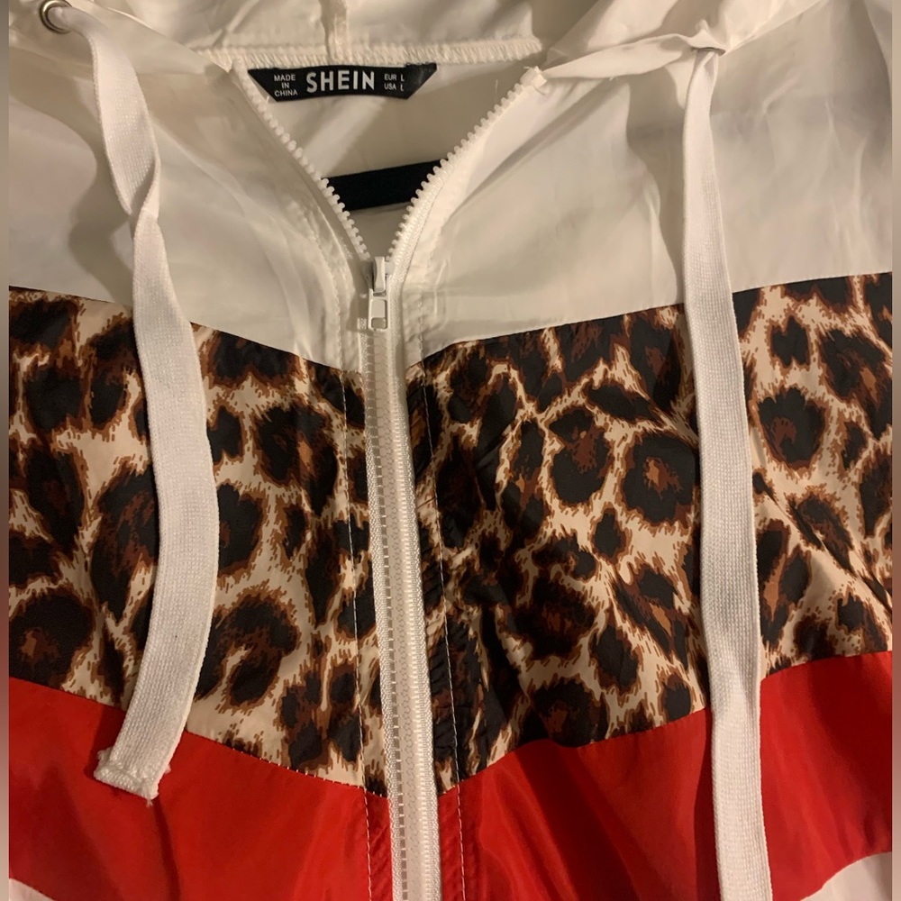 Cropped windbreaker